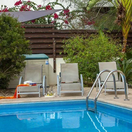 Located Close To Strip And Beach 89