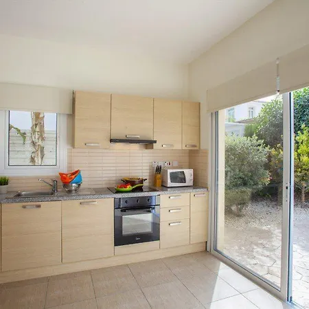 Located Close To Strip And Beach 89