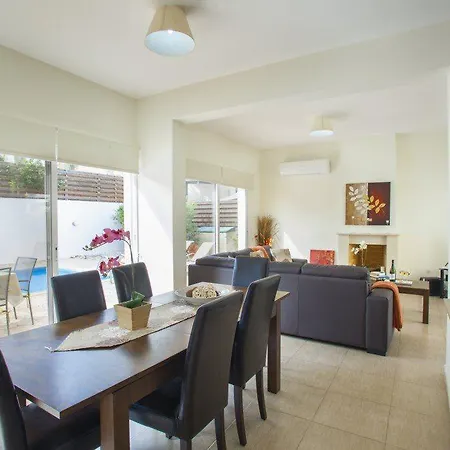 Located Close To Strip And Beach 89 Protarász