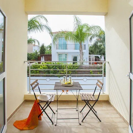 Located Close To Strip&beach 89