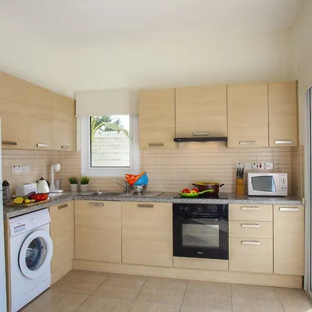 Villa Located Close To Strip And Beach 89 *