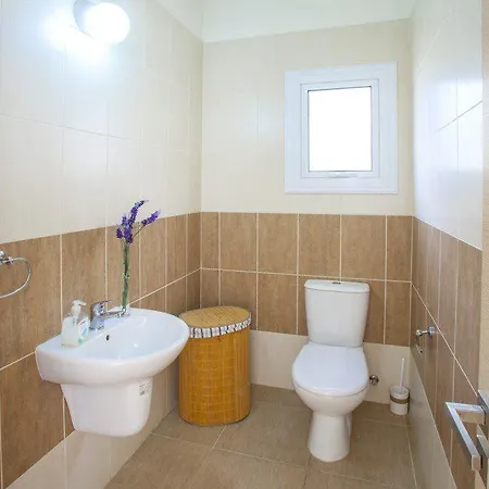 Located Close To Strip&beach 89 Villa Protaras