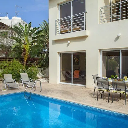 Located Close To Strip&beach 89 *