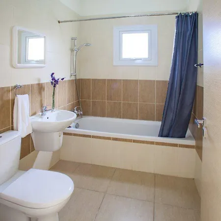 Located Close To Strip&beach 89 Villa Protaras