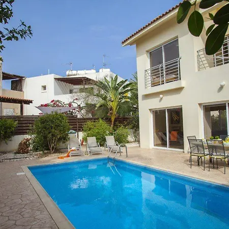 Located Close To Strip And Beach 89